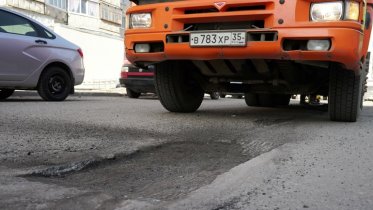 Фото: 55 тысяч квадратных метров ям исчезнут с дорог Череповца