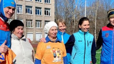 Фото: Череповецкая конькобежка устроила зарядку для горожан