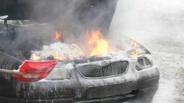 Фото: Иномарка горела вчера в Череповце