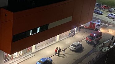 Фото: В Череповце на парковке торгового центра вспыхнула легковушка