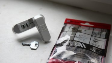 Фото: Череповецким семьям с новорожденными раздадут замки на окна