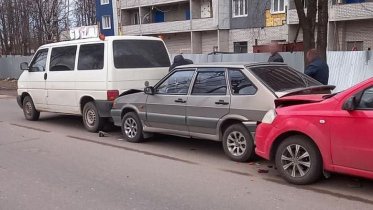 Фото: В Череповце Lexus устроил массовое ДТП