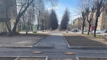 Фото: К середине мая на Доменщиков и Ленина в Череповце обновят тротуары
