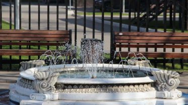 Фото: Фонтан у военного университета заработал в Череповце