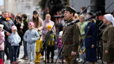 Фото: Концерт ко Дню Победы состоялся на железнодорожном вокзале Череповца