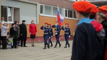 Фото: Флаг и герб появится в каждой череповецкой школе