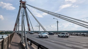 Фото: На Октябрьском мосту планируют заменить асфальт