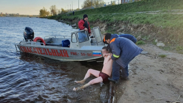 Фото: Череповчанина из реки пришлось вытаскивать спасателям