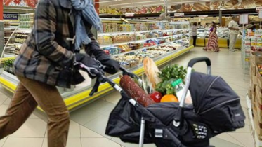 Фото: Молодая череповчанка воровала товары из магазина, спрятав их в детской коляске