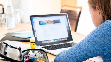 Фото: Подросток шантажировал школьницу интимными фотографиями