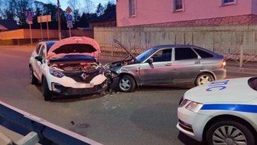 Фото: Две легковушки устроили ДТП в центре Череповца