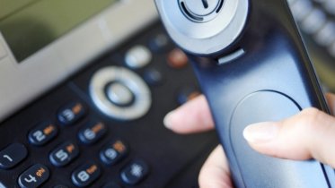 Фото: Телефон «083» подключили к городской ритуальной службе