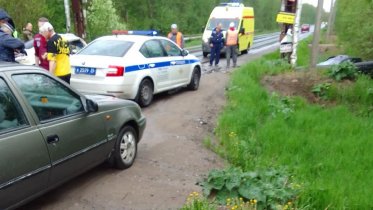 Фото: Под Череповцом два автомобиля не поделили дорогу