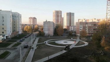 Фото: Сквер возле поликлиники № 7 озеленят