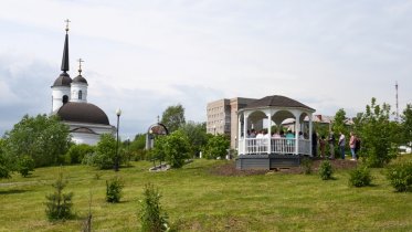 Фото: В череповецком сквере чернобыльцев появилась новая беседка