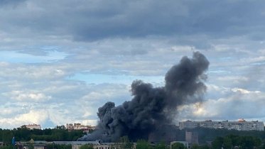 Фото: Пожар вспыхнул в здании бывшего хлебокомбината