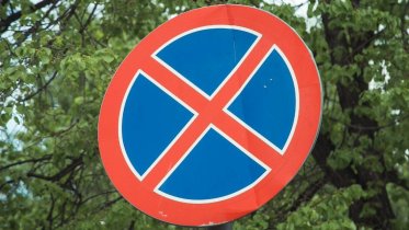 Фото: Череповчан попросили не парковать автомобили на улице Горького в дневное время