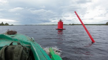 Фото: Лодку без рыбака остановили на Рыбинском водохранилище