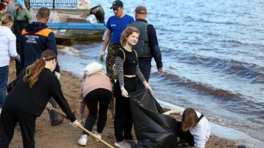Фото: В преддверии фестиваля сапсерфинга на берегу Ягорбы навели порядок