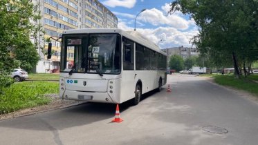 Фото: Пенсионерка попала в больницу после падения в череповецком автобусе