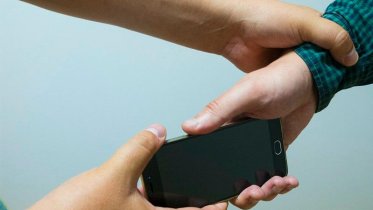 Фото: Череповчанин отобрал телефон у местного жителя прямо на улице