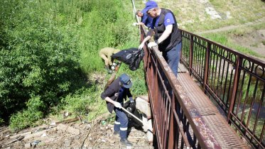 Фото: С берега Ягорбы активисты убрали мусор