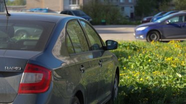 Фото: 36 штрафов за парковку на газонах получили череповчане