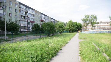 Фото: Первый в городе проезд с разделительной полосой появится у школы № 30