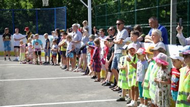 Фото: Всесезонная спортивная площадка заработала на Боршодской