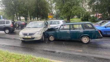 Фото: В Череповце пенсионерка за рулем устроила ДТП