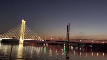 Фото: На Архангельском мосту не зажглась часть подсветки