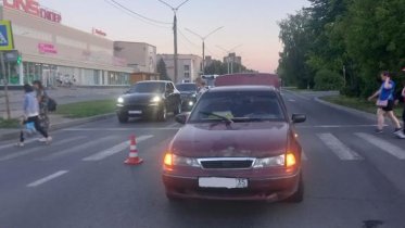 Фото: Иномарка сбила женщину с ребенком в Череповце