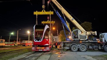 Фото: Новый трамвай вчера вечером пришел в Череповец