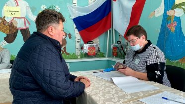 Фото: Вадим Германов проголосовал на выборах в Гордуму