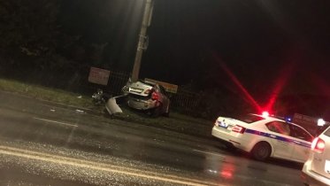 Фото: В Северном районе легковушка влетела в столб