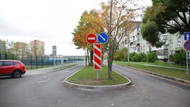 Фото: Проезд с разделительной полосой появился у школы № 30