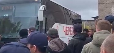 Фото: Очередную партию мобилизованных в Череповце провожали под звуки «Прощания славянки»