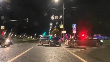 Фото: Нарушитель ПДД в Череповце устроил ДТП с другим автомобилем