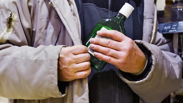 Фото: Нетрезвый вологжанин украл дорогостоящий алкоголь в магазине Череповецкого района