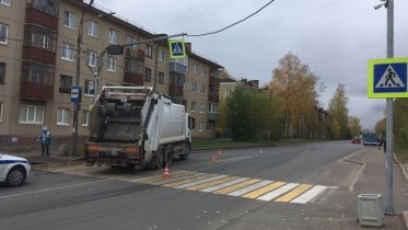 Фото: Мусоровоз на Молодежной сбил пенсионера