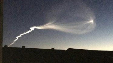 Фото: Утром жители Череповца заметили в небе необычный белый след