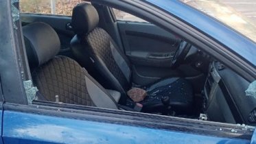 Фото: Двое череповчан ограбили машину, разбив стекло