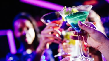 Фото: В череповецком клубе усмиряли 18-летнюю девушку