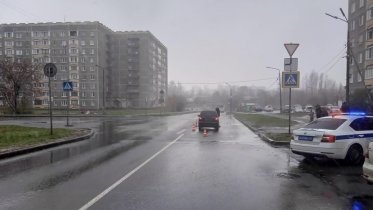 Фото: Иномарка сбила женщину на Остинской