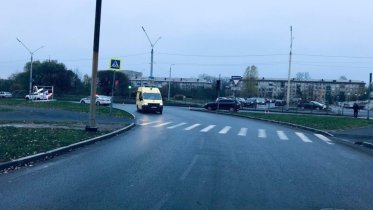 Фото: На Сталеваров «скорая помощь» попала в аварию