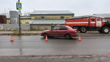 Фото: Из-за густого тумана пенсионер на иномарке влетел в столб