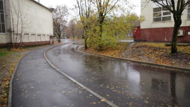 Фото: За ДК «Строитель» оборудовали пешеходные дорожки