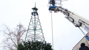 Фото: В Череповце раньше времени стартовали работы по украшению города к Новому году