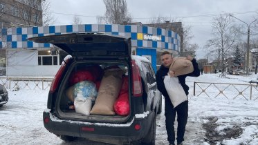 Фото: Работники череповецкого фаст-фуда передали помощь приюту «Спас»