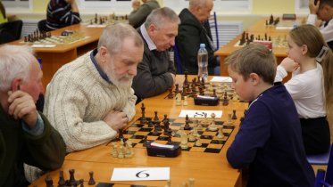 Фото: Ветераны против школьников: в Череповце состоялся шахматный турнир